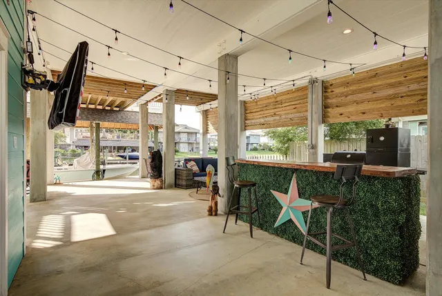 $625,000 | 1003 Redfish Street, Bayou Vista, TX 77563