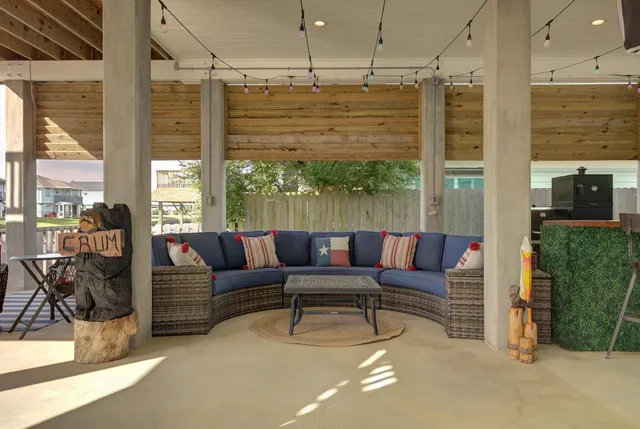 $625,000 | 1003 Redfish Street, Bayou Vista, TX 77563