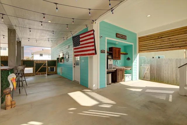 $625,000 | 1003 Redfish Street, Bayou Vista, TX 77563