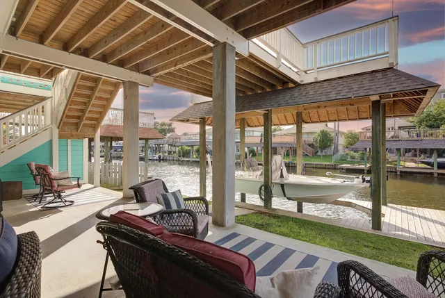 $625,000 | 1003 Redfish Street, Bayou Vista, TX 77563