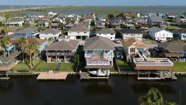 $625,000 | 1003 Redfish Street, Bayou Vista, TX 77563