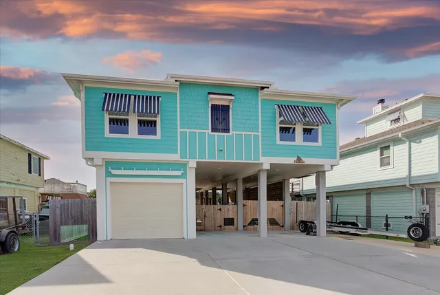 $625,000 | 1003 Redfish Street, Bayou Vista, TX 77563