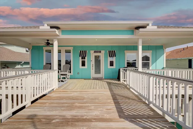 $625,000 | 1003 Redfish Street, Bayou Vista, TX 77563