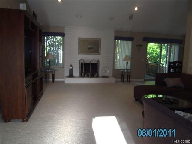 2107 Highsplint Drive Rochester, MI 48307 - Photo 3 of 23 SANY1906.JPG