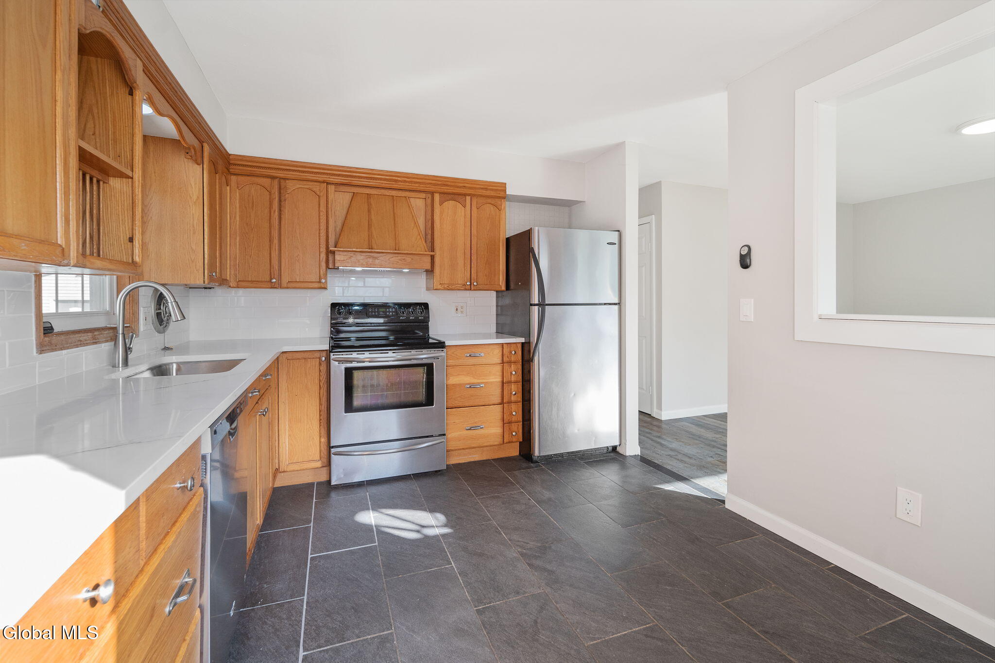 420 Chiswell Road Schenectady, NY 12304 - Photo 12 of 34 12-420ChiswellSt_12
