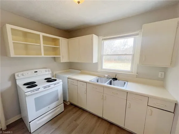 $1,275 | 1583 Lovett Street, Greensboro, NC 27403