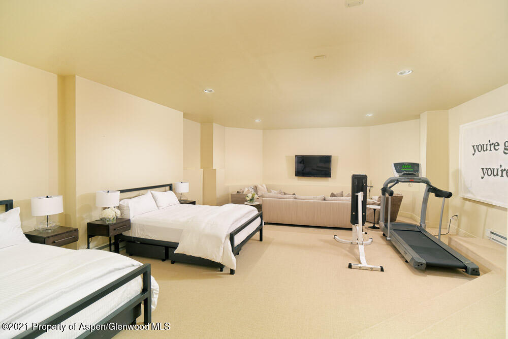 200 West Reds Road Aspen, CO 81611 - Photo 21 of 31 a bedroom with two beds and a couch