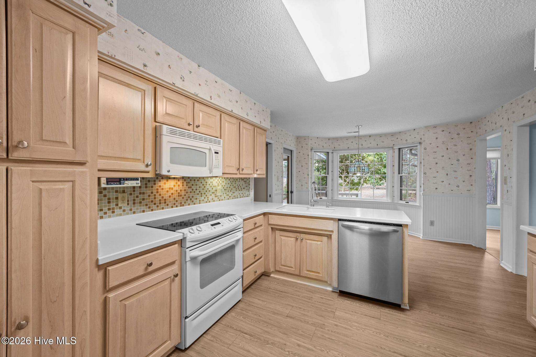 1503 Columbus Court New Bern, NC 28560 - Photo 10 of 65 Kitchen
