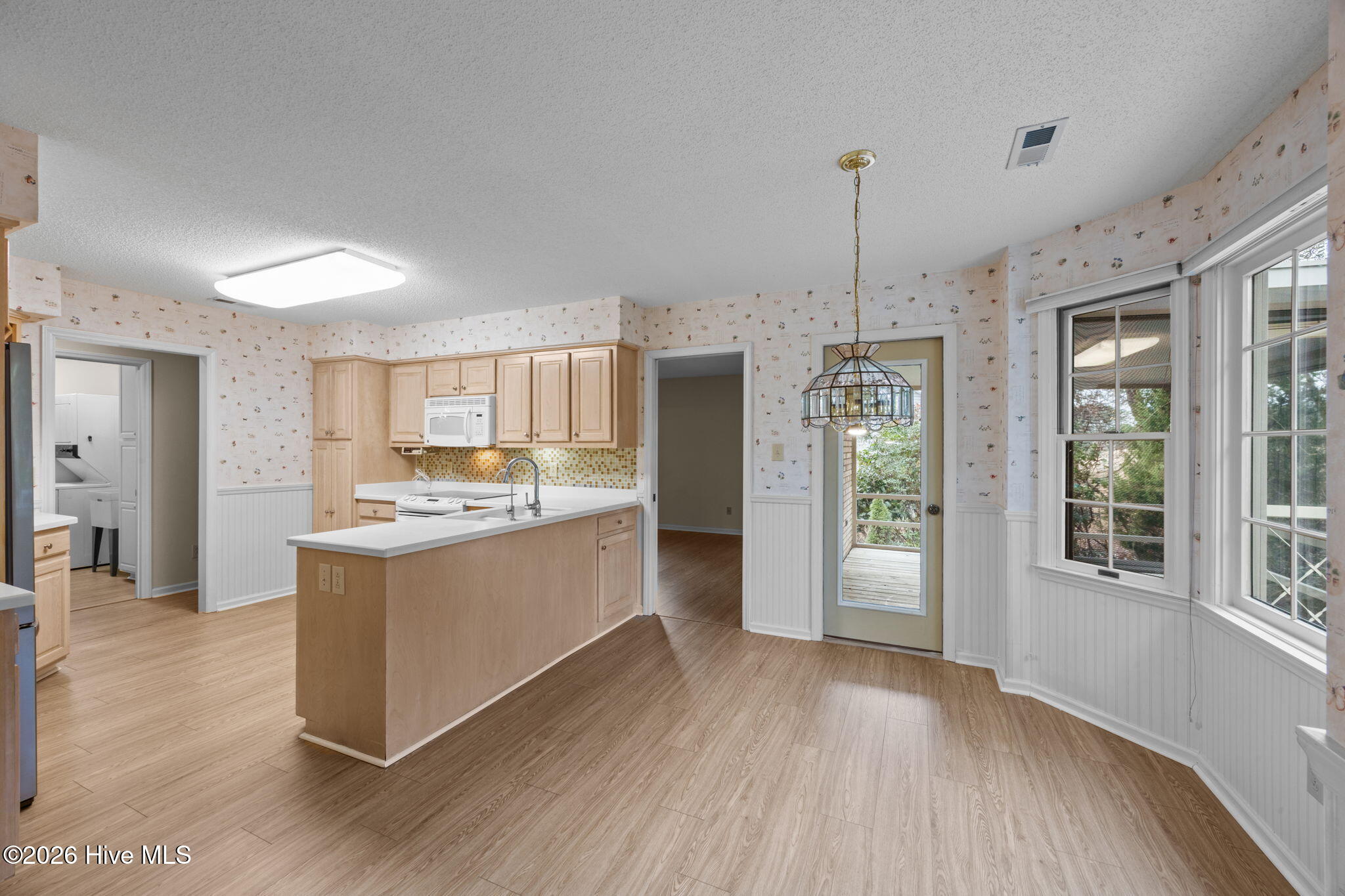 1503 Columbus Court New Bern, NC 28560 - Photo 14 of 65 Breakfast Nook
