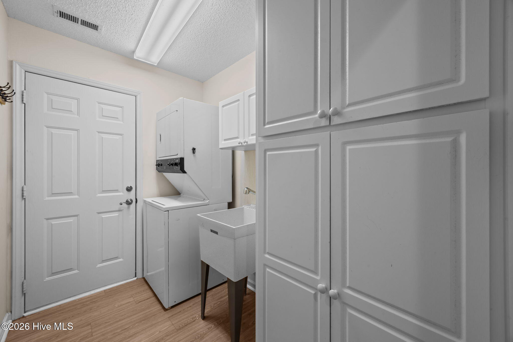 1503 Columbus Court New Bern, NC 28560 - Photo 28 of 65 Laundry Room