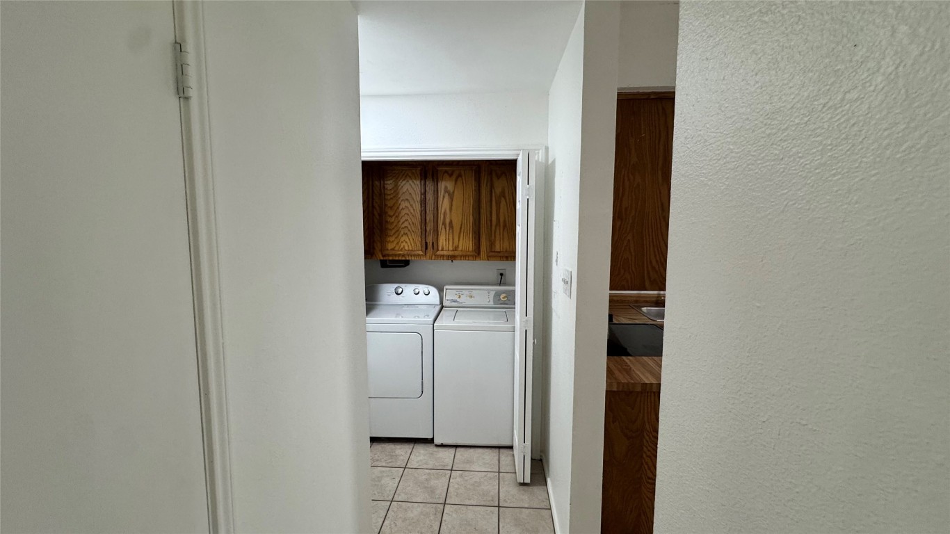 1304 Conway Drive, Unit B San Marcos, TX 78666 - Photo 10 of 16 a view of walk in closet