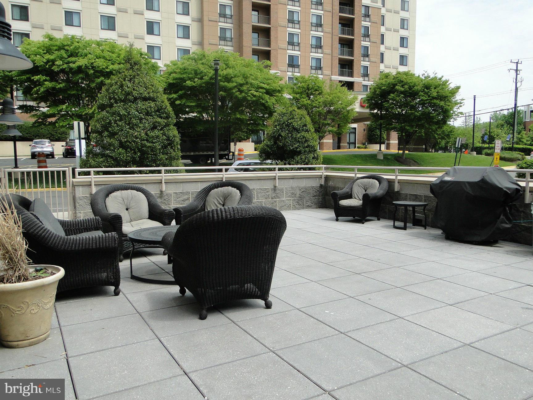 2726 Gallows Road, Unit 611 Vienna, VA 22180 - Photo 26 of 29 a view of a patio with couches and potted plants