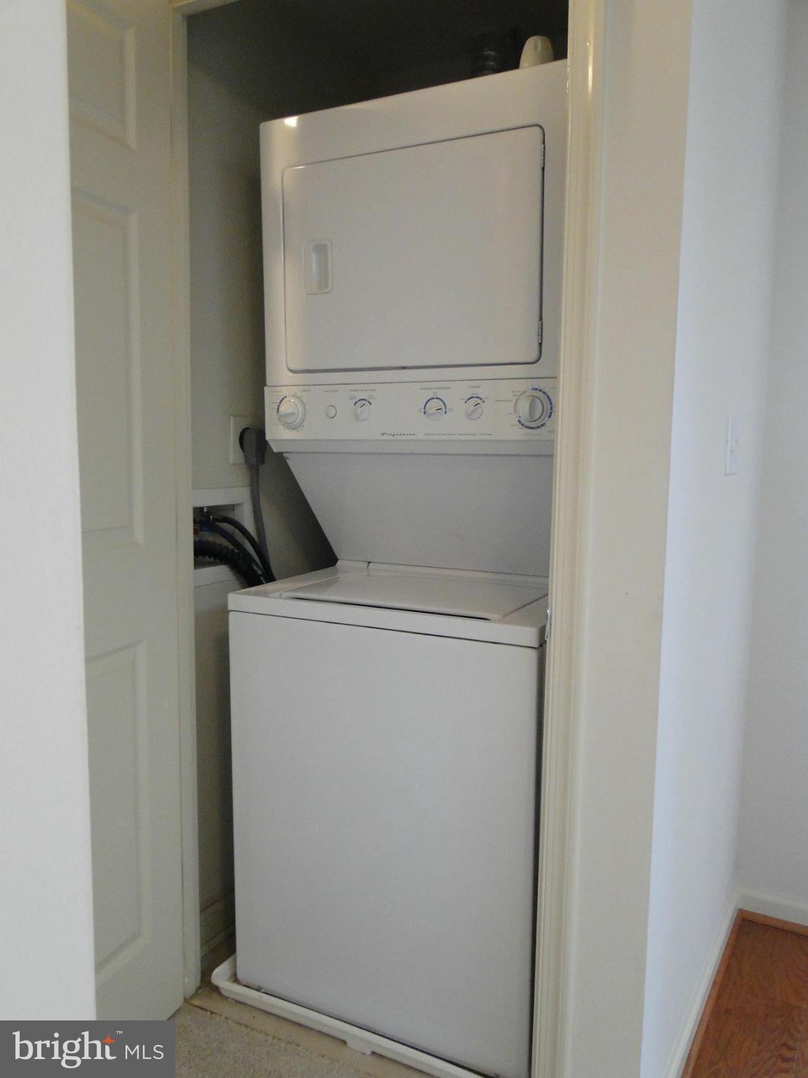 2726 Gallows Road, Unit 611 Vienna, VA 22180 - Photo 9 of 29 a utility room with dryer and washer