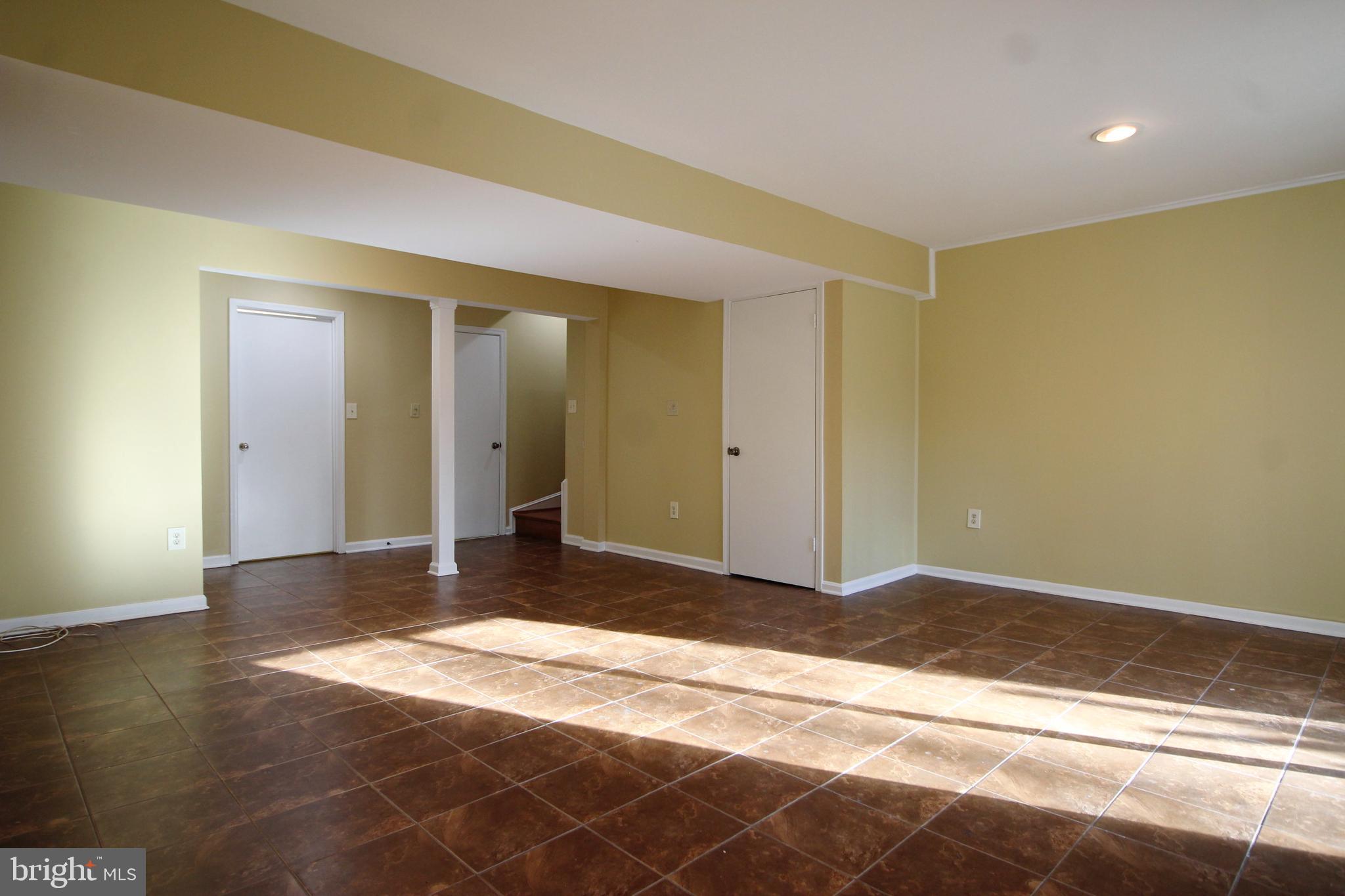 8072 Sleepy View Lane Springfield, VA 22153 - Photo 22 of 30 a view of a livingroom with wooden floor