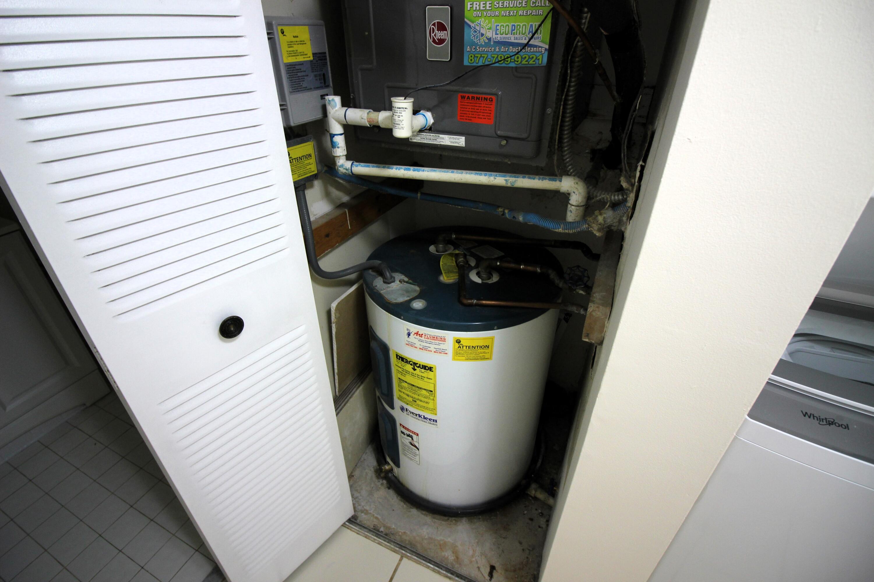 320 Olivewood Place, Unit O115 Boca Raton, FL 33431 - Photo 19 of 56 a close view of a fireplace