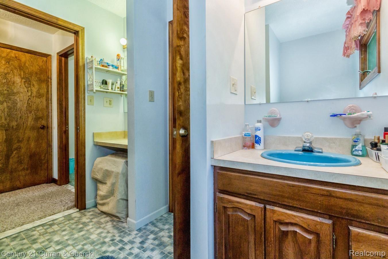601 North Lotz Road Canton, MI 48187 - Photo 20 of 32 21.jpg