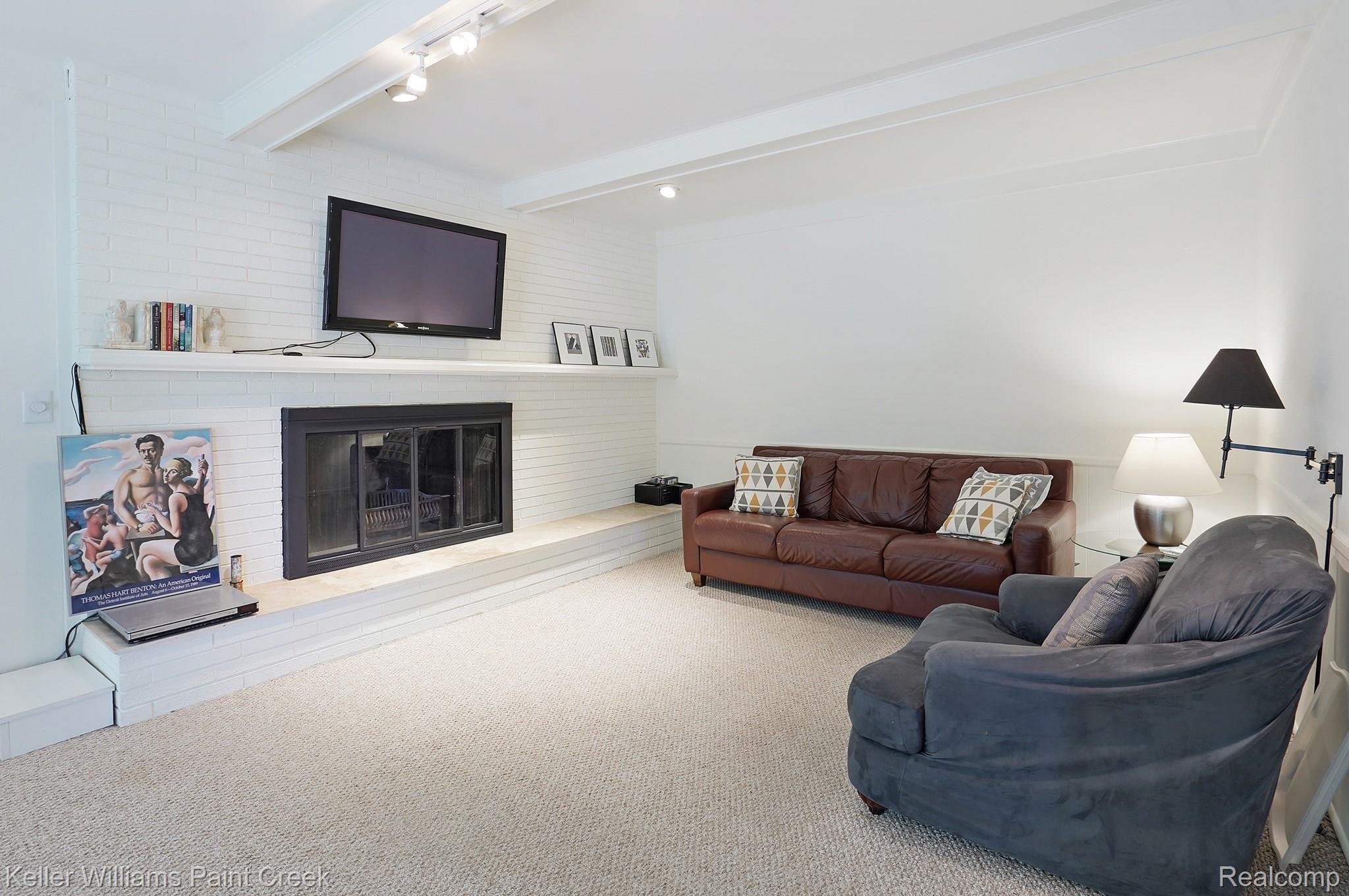 828 Fieldstone Drive Rochester, MI 48309 - Photo 22 of 42 Family Room has a huge fireplace