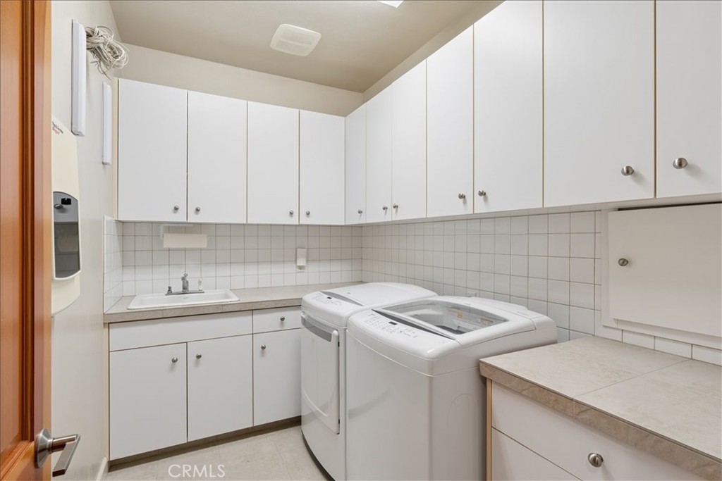 380 Huntington Road Cambria, CA 93428 - Photo 40 of 75 Laundry room downstairs.