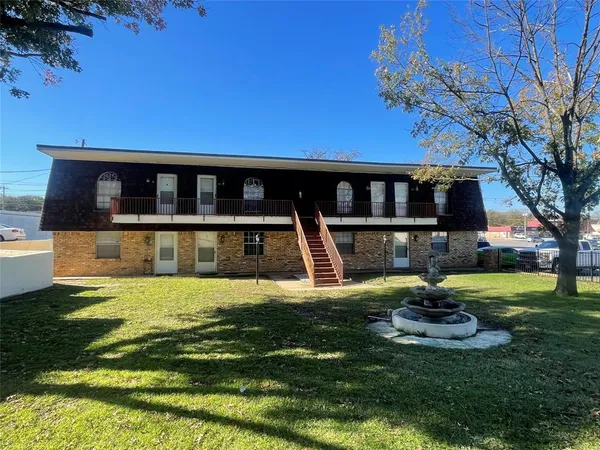 $2,100,000 | 106 East Josephine Street, Weatherford, TX 76086