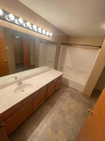 $1,999 | 2424 Wilton Lane, Unit 2424, Aurora, IL 60502