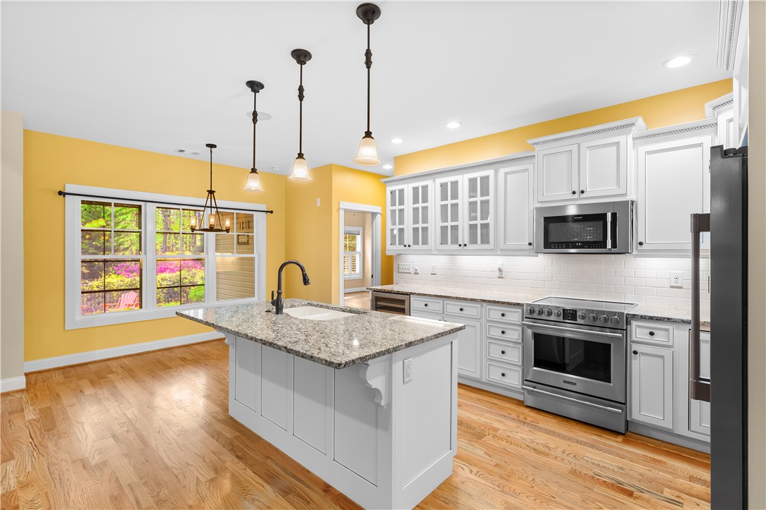 104 Springdale Court Central, SC 29630 - Photo 8 of 33