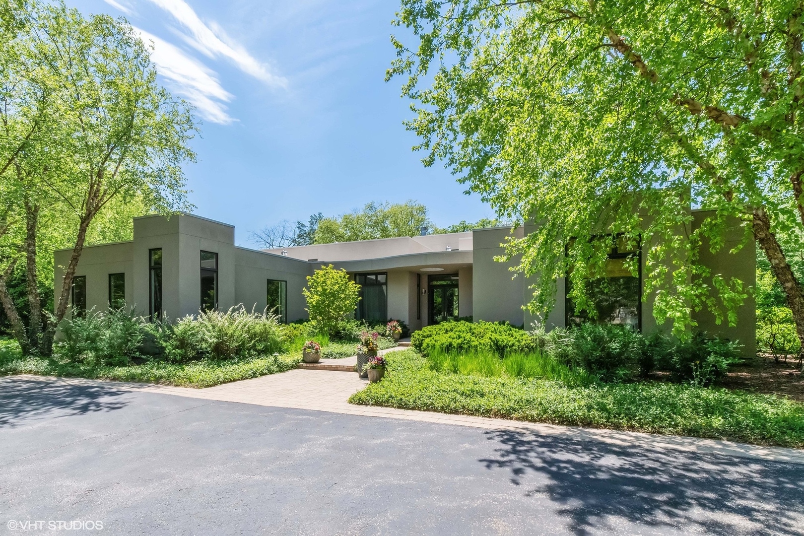 1632 Saunders Road Riverwoods, IL 60015 - Photo 2 of 38 front view of a house with a garden