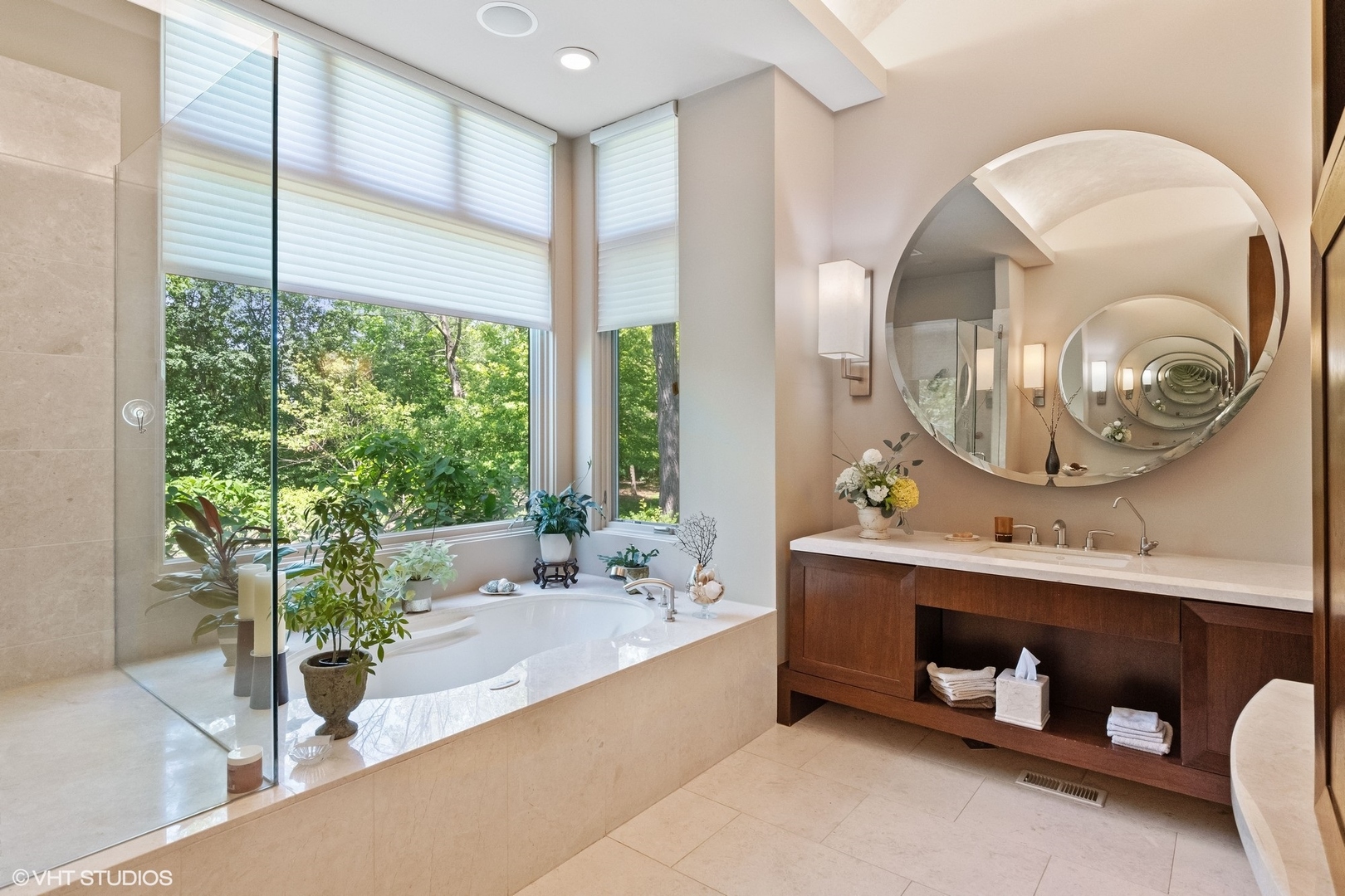 1632 Saunders Road Riverwoods, IL 60015 - Photo 21 of 38 a bathroom with a tub sink and mirror
