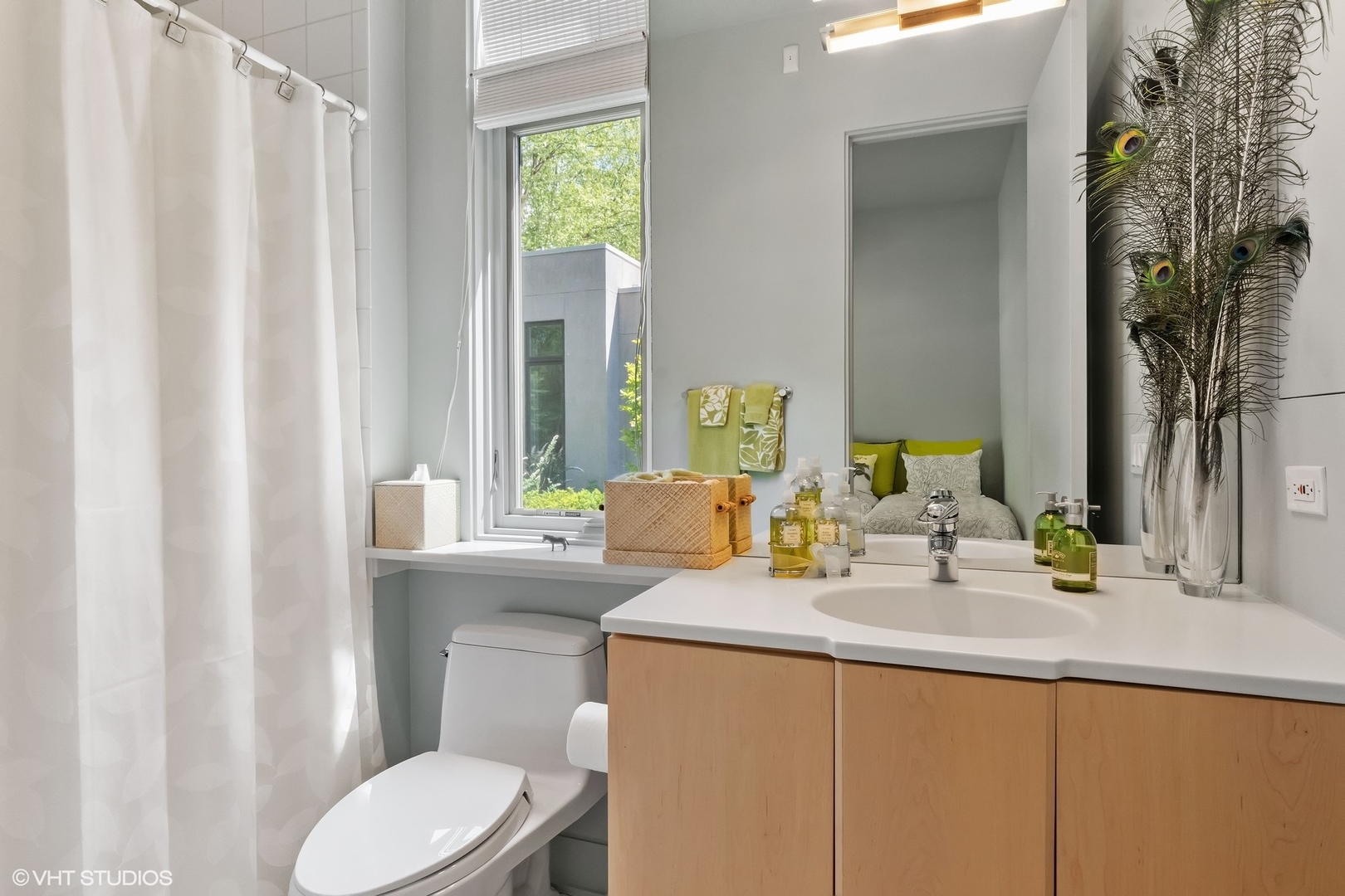 1632 Saunders Road Riverwoods, IL 60015 - Photo 27 of 38 a bathroom with a toilet sink and mirror
