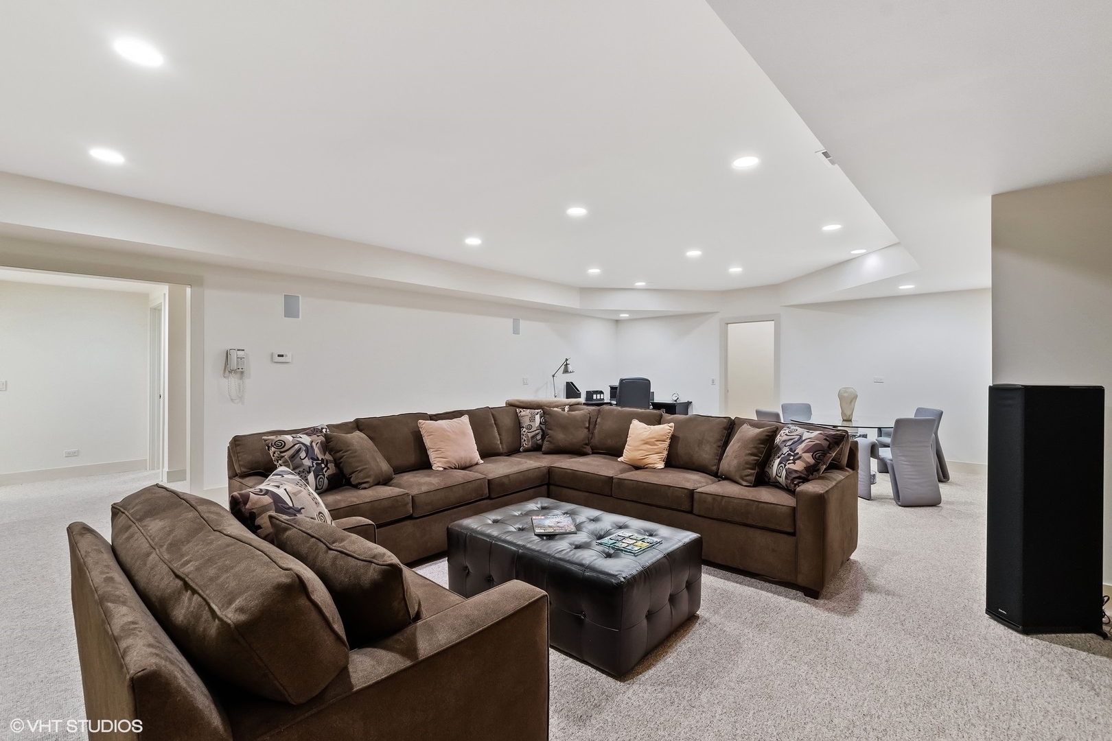 1632 Saunders Road Riverwoods, IL 60015 - Photo 31 of 38 a living room with furniture and a couch