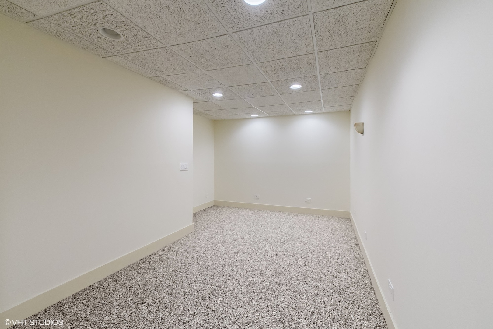 1632 Saunders Road Riverwoods, IL 60015 - Photo 35 of 38 a view of an empty room