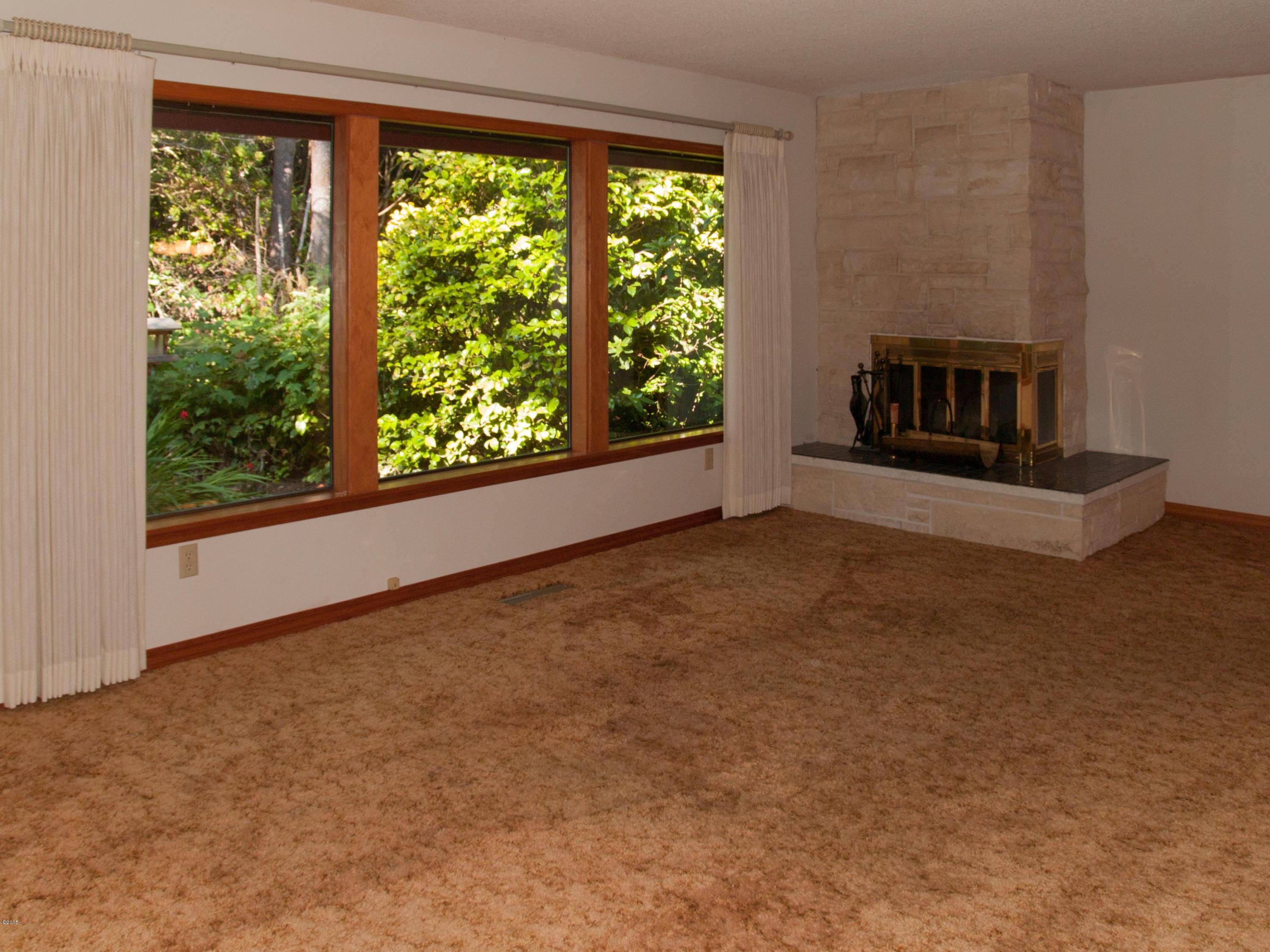 80 Ridge Place Depoe Bay, OR 97341 - Photo 31 of 36 Living