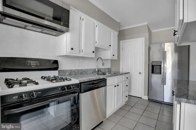 $1,995 | 2857 Plainfield Road, Baltimore, MD 21222