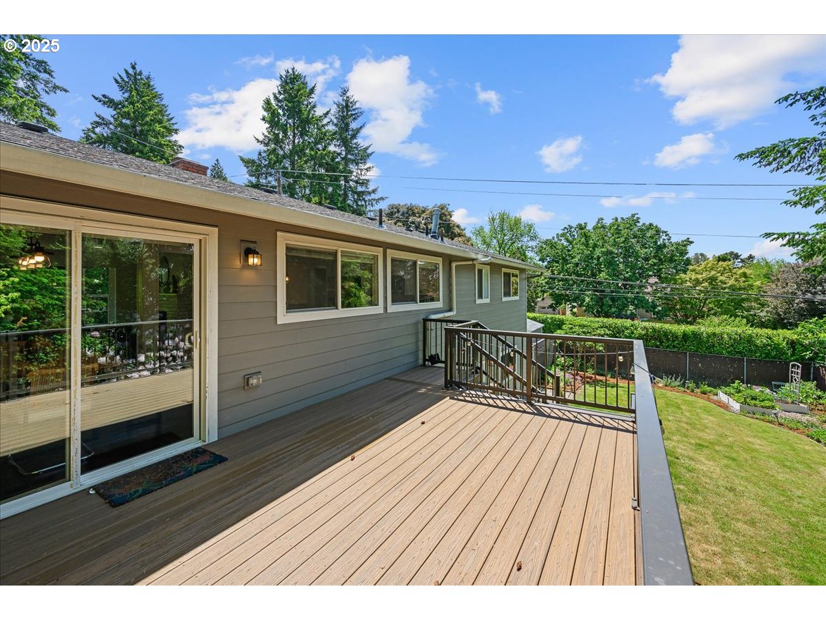 885 Southwest Spring Lane Portland, OR 97225 - Photo 38 of 48 Gallery Image 38