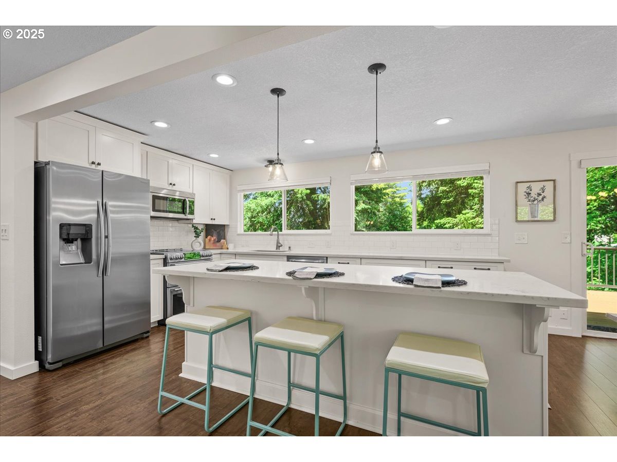 885 Southwest Spring Lane Portland, OR 97225 - Photo 10 of 48 Gallery Image 10