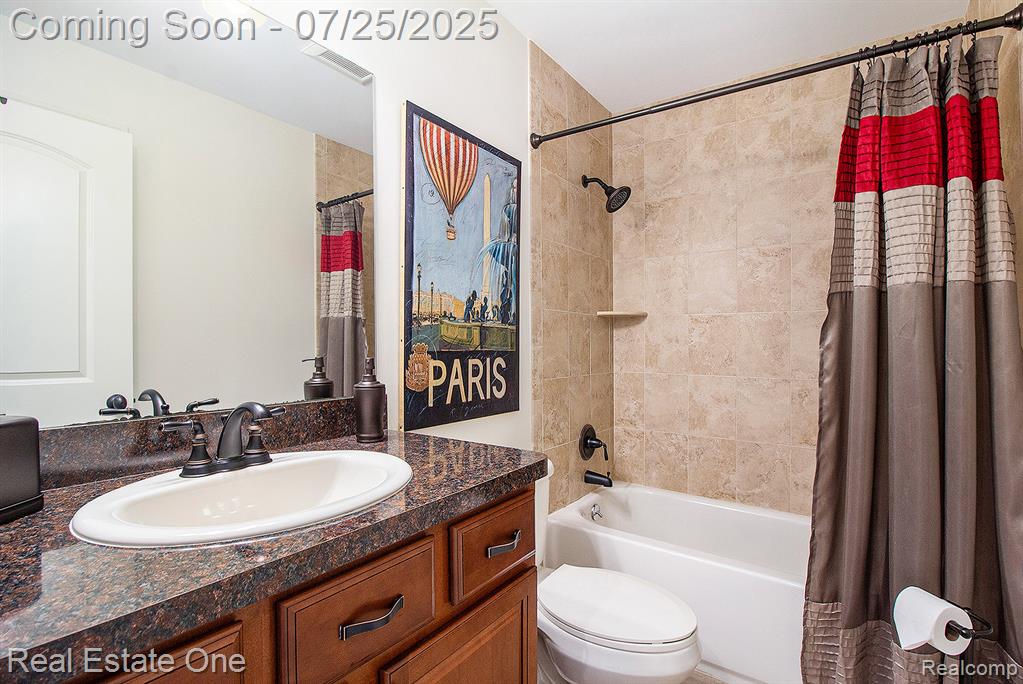 636 Mountain Circle Rochester Hills, MI 48306 - Photo 12 of 23