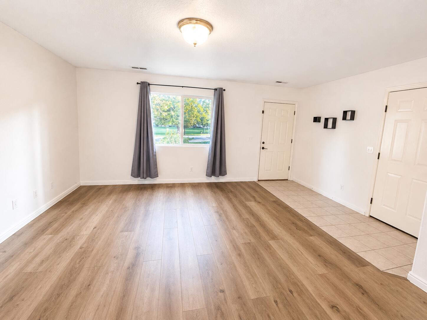 611 Diagonal Street St. George, UT 84770 - Photo 15 of 20 Living Room 608