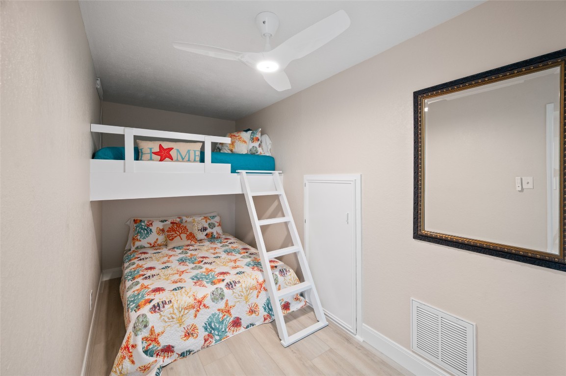 242 Isles End Road Tiki Island, TX 77554 - Photo 27 of 50 Adjacent to the secondary bedrooms, the built-in bunk bedroom (extra room) is a favorite!