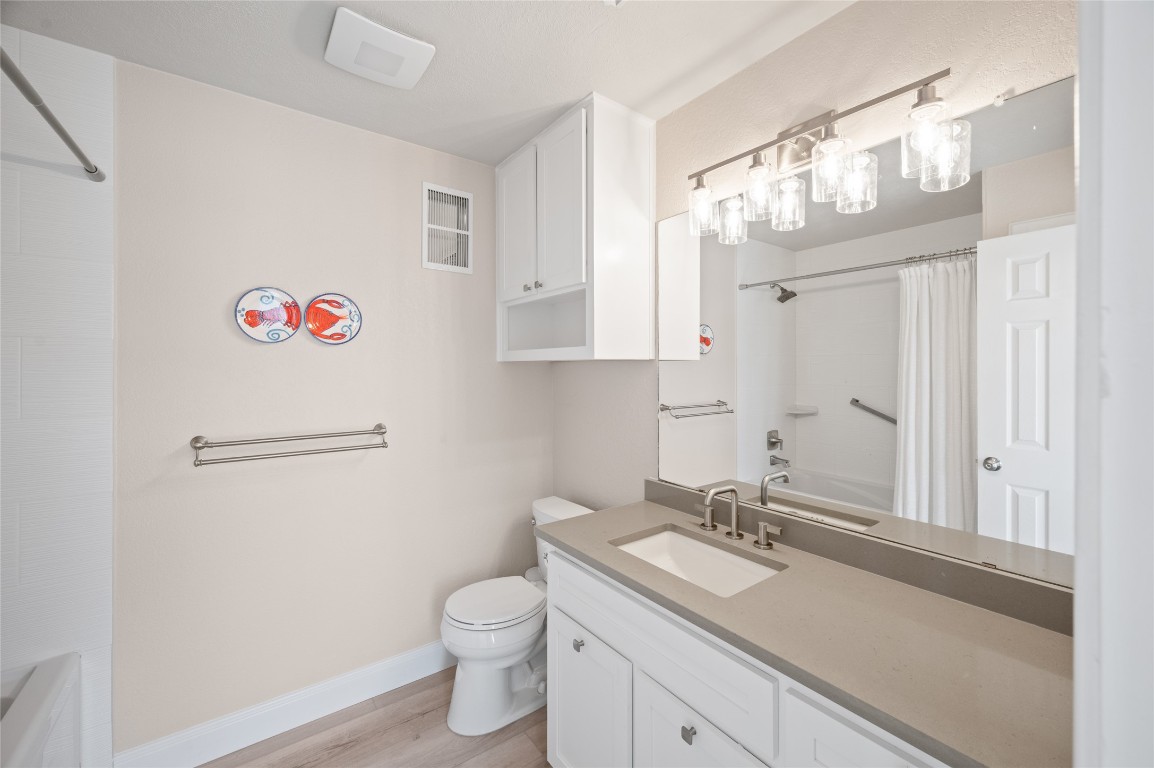 242 Isles End Road Tiki Island, TX 77554 - Photo 29 of 50 A bright, secondary, full bathroom on the second floor with a clean and modern look.