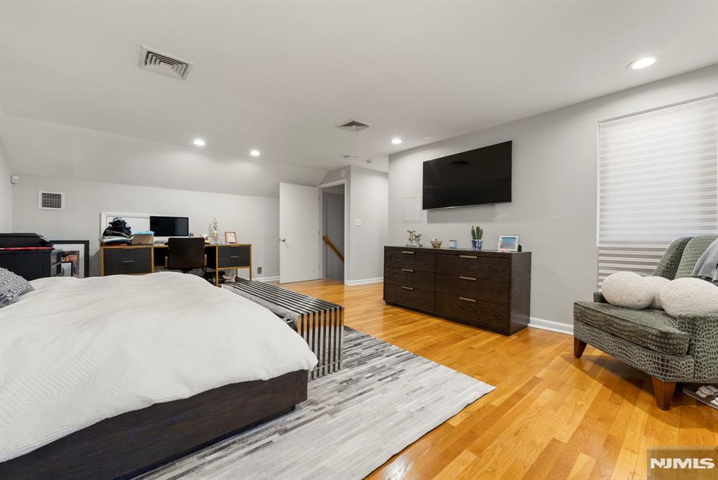 1070 Cumbermeade Road Fort Lee, NJ 07024 - Photo 16 of 34