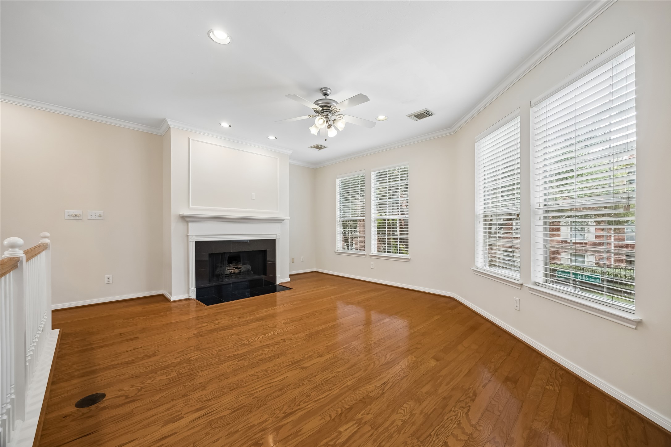 3003 Terrace Hills Lane Houston, TX 77007 - Photo 2 of 18