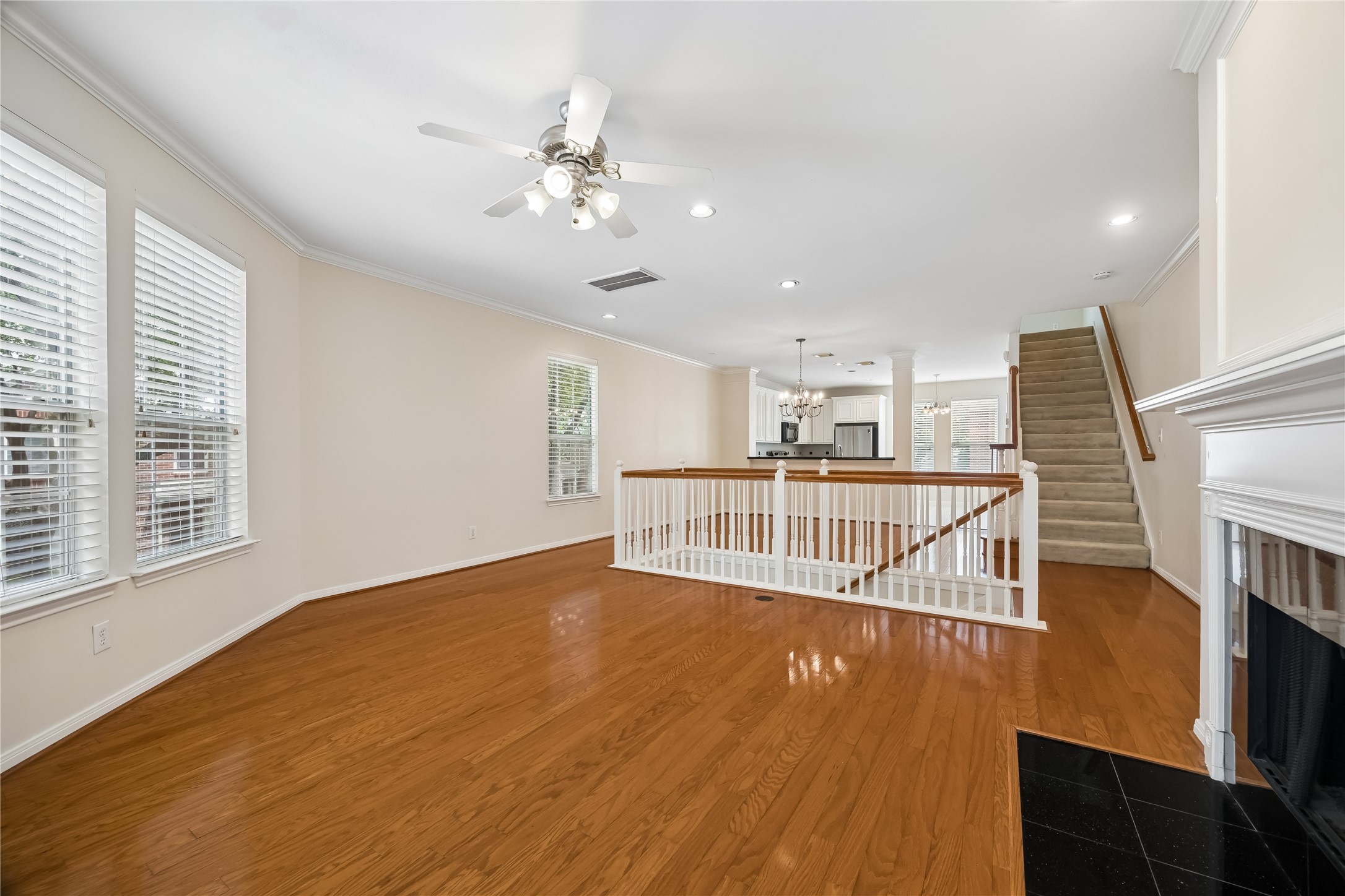 3003 Terrace Hills Lane Houston, TX 77007 - Photo 3 of 18