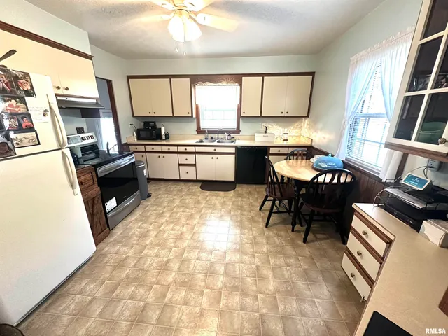 $129,900 | 420 West 3rd Street, Centralia, IL 62801