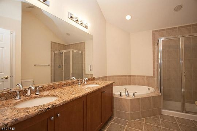321 Edmonton Court Livingston, NJ 07039 - Photo 11 of 13