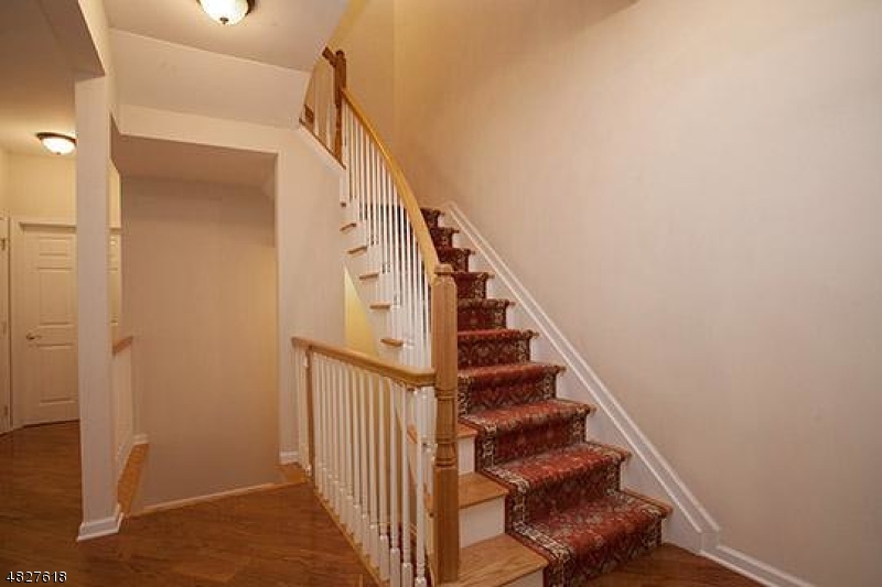 321 Edmonton Court Livingston, NJ 07039 - Photo 3 of 13