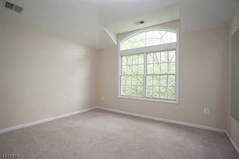 321 Edmonton Court Livingston, NJ 07039 - Photo 8 of 13