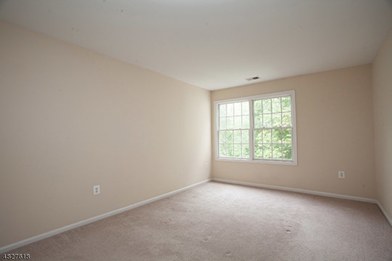 321 Edmonton Court Livingston, NJ 07039 - Photo 9 of 13