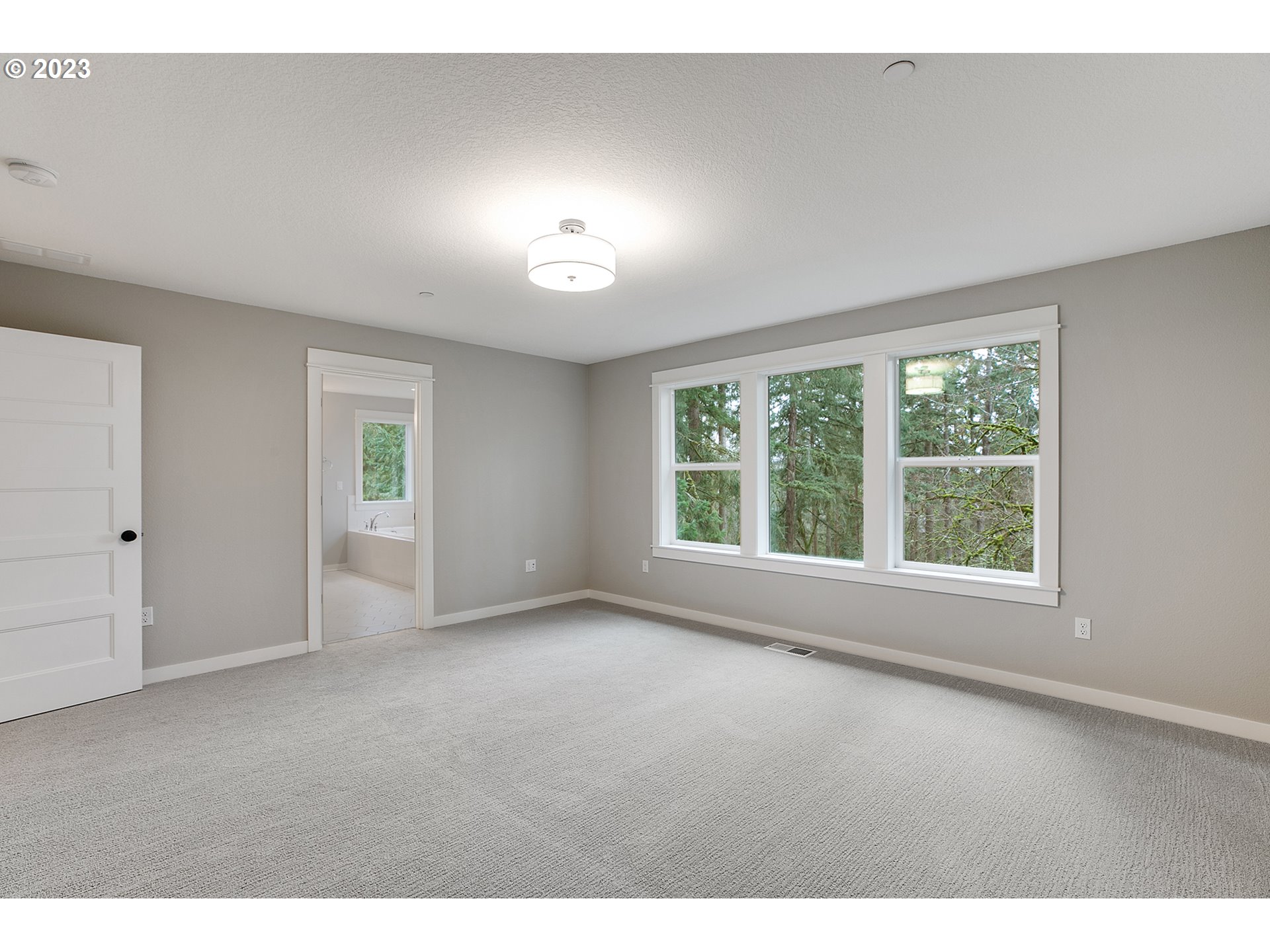 8651 Southwest 42nd Avenue Portland, OR 97219 - Photo 14 of 30 a view of an empty room with a window
