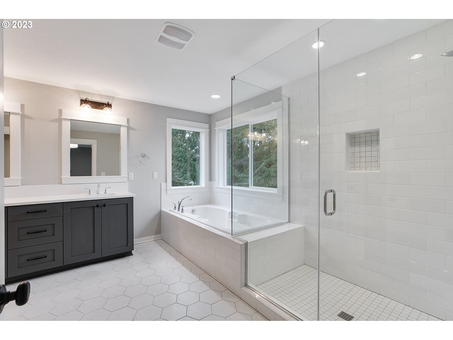 8651 Southwest 42nd Avenue Portland, OR 97219 - Photo 15 of 30 a spacious bathroom with a bathtub and a sink
