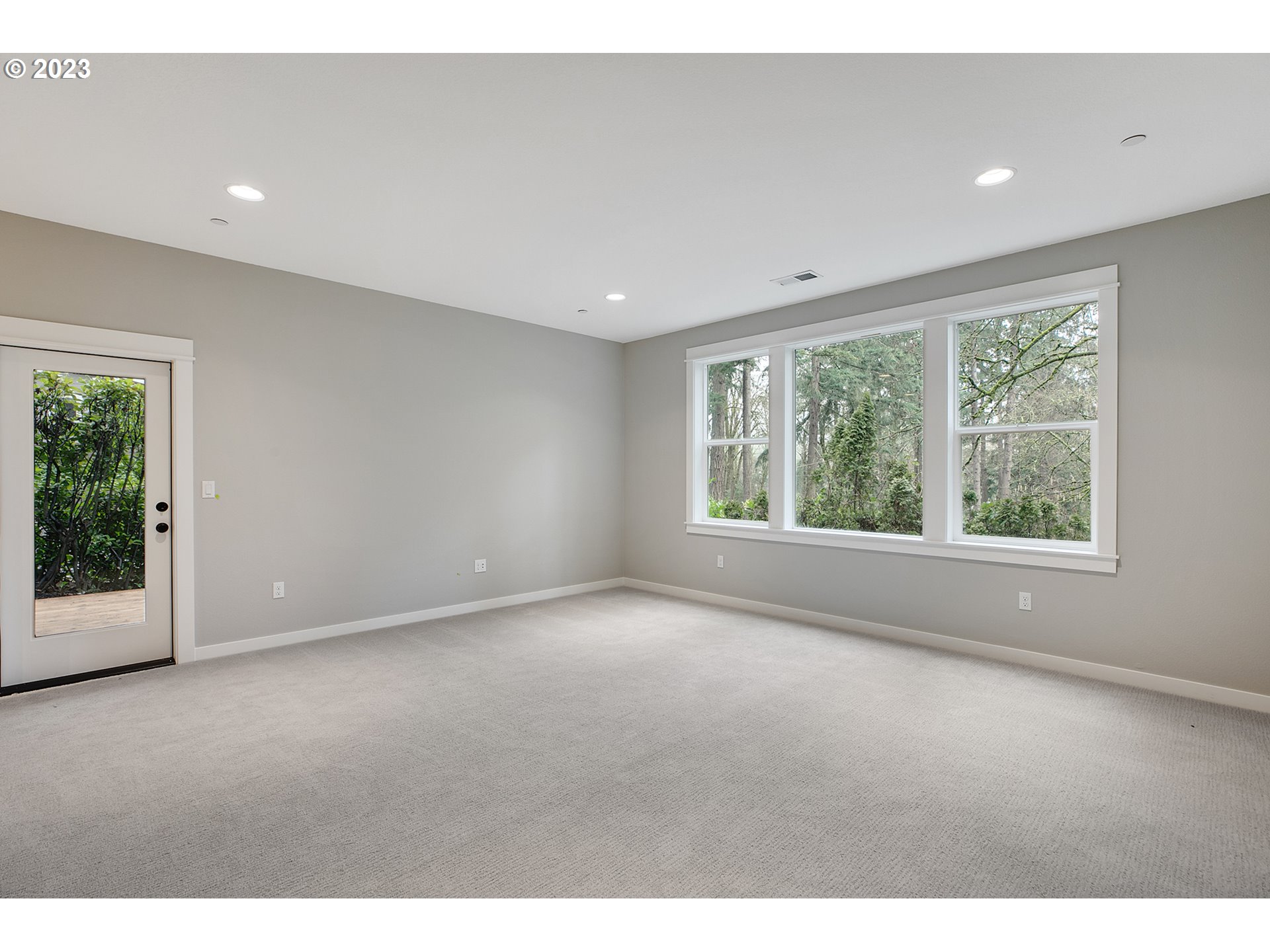8651 Southwest 42nd Avenue Portland, OR 97219 - Photo 25 of 30 a view of an empty room with a window