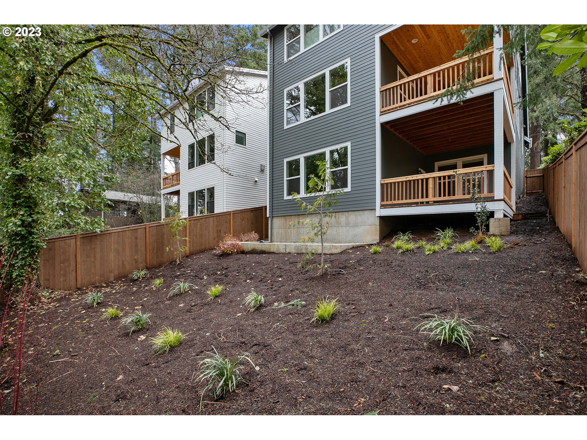 8651 Southwest 42nd Avenue Portland, OR 97219 - Photo 29 of 30 a backyard of a house with lots of green space